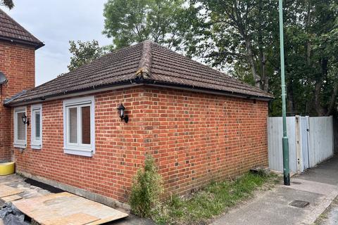 1 bedroom detached house to rent, Johnsons close, Carshalton, Greater London, SM5