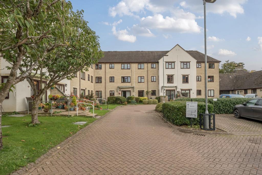 Barclay Court, Trafalgar Road... 2 bed apartment for sale £125,000