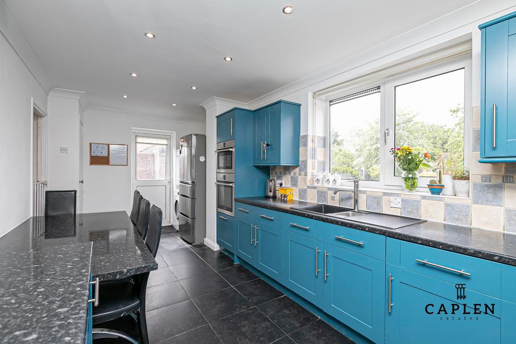 Elmbridge Road, Ilford, IG6 3 bed end of terrace house for sale £500,000