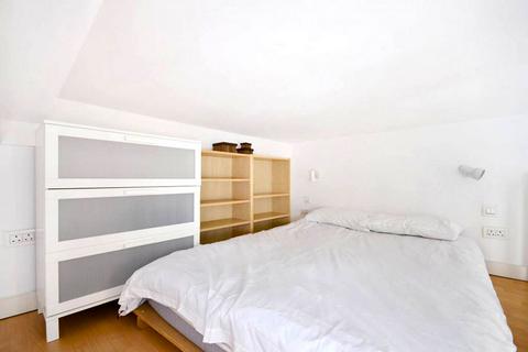 Studio to rent, Fairholme Road, West Kensington, London, W14