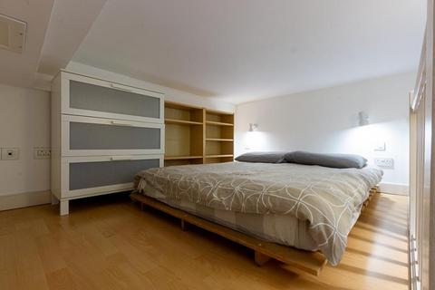 Studio to rent, Fairholme Road, West Kensington, London, W14