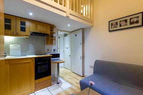 Studio to rent, Fairholme Road, West Kensington, London, W14