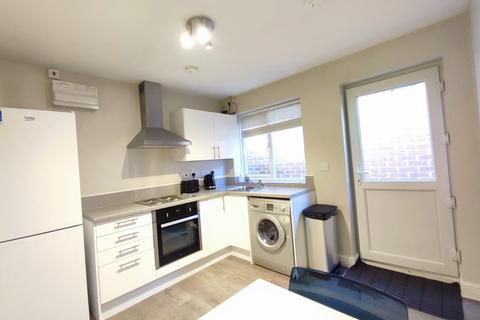 Studio to rent, Shirehall Park, NW4