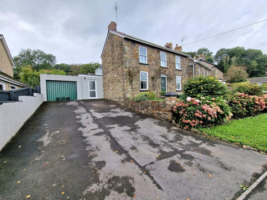 Derllwyn Road, Tondu, Bridgend County. CF32 9DG 4 bed detached house