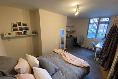 8 bedroom house to rent, Ash Grove, Leeds