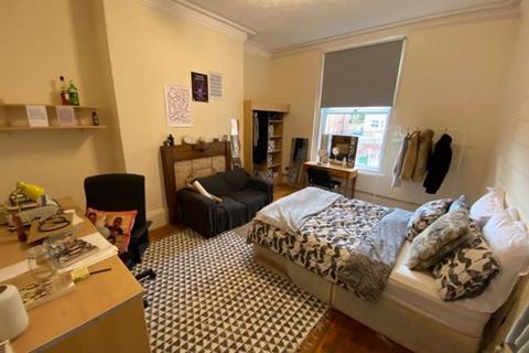 8 bedroom house to rent, Ash Grove, Leeds