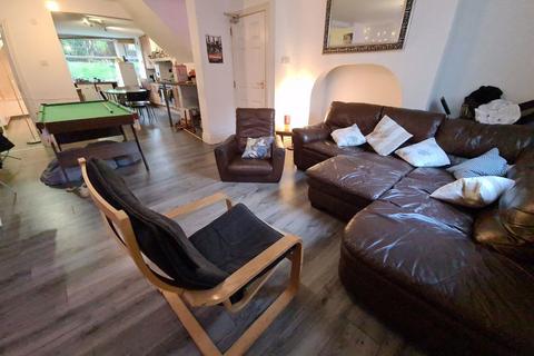 8 bedroom house to rent, Ash Grove, Leeds