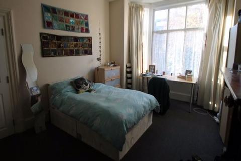 8 bedroom house to rent, Ash Grove, Leeds