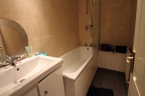 8 bedroom house to rent, Ash Grove, Leeds