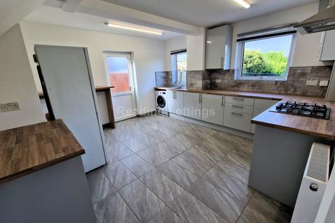 3 bedroom semi-detached house to rent, Culver Lane, Earley