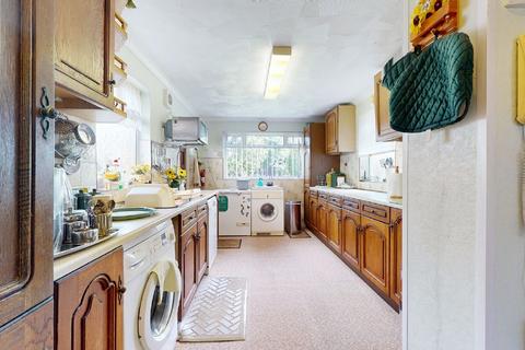 29 Albany Road, Hornchurch, RM12 4AE