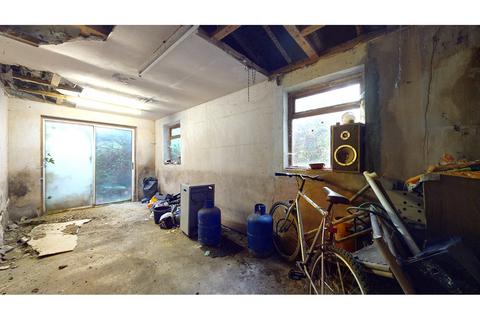 70 Bensham Manor Road, Thornton Heath, CR7 7AB
