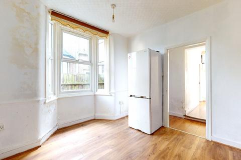 35 Foyle Road, London, N17 0NL