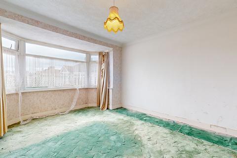 18 Barton Avenue, Romford, RM7 0ND
