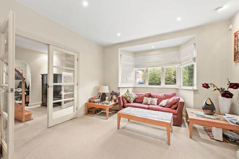 49 Temple Avenue, London, N20 9EL