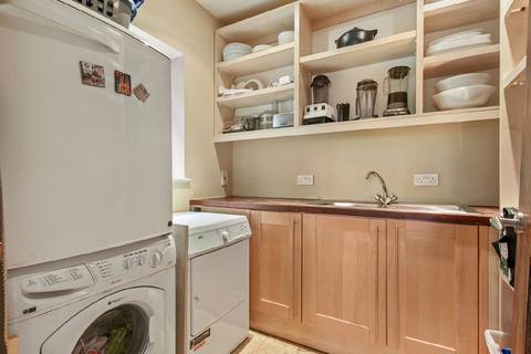 49 Temple Avenue, London, N20 9EL