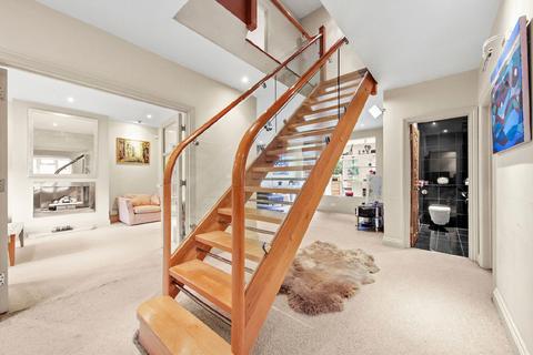 49 Temple Avenue, London, N20 9EL