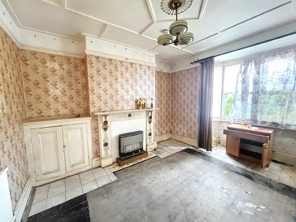 39 Princes Street, Mansfield... 3 bed terraced house £40,000