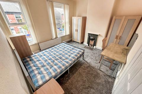 2 bedroom terraced house to rent, Horton Road, Rusholme, Manchester, M14