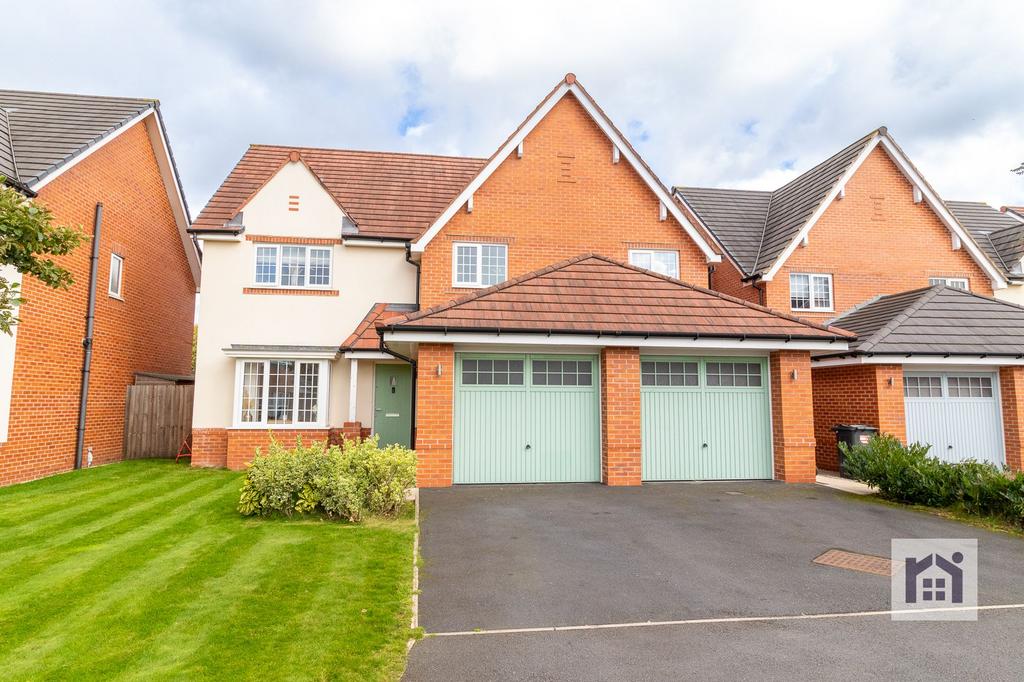 Hampton Grove, ClaytonleWoods, PR25 5SH 5 bed detached house for sale
