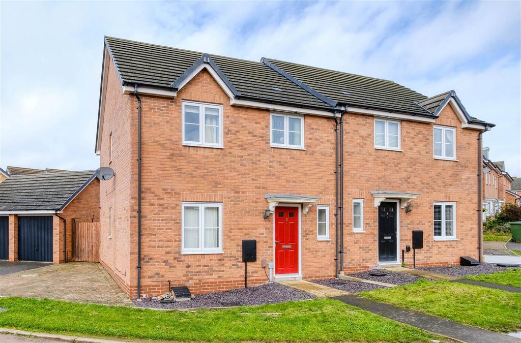 Gretton Close, Brockhill, Redditch B97 6LF 3 bed semidetached house