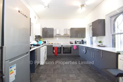 11 bedroom end of terrace house to rent, St Johns Terrace, Hyde Park LS3