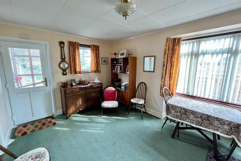 2 bedroom detached bungalow for sale - Saxmundham