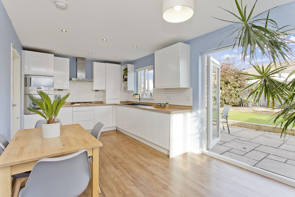 Commonwealth Drive, Troon, Ayrshire 3 bed detached house for sale £