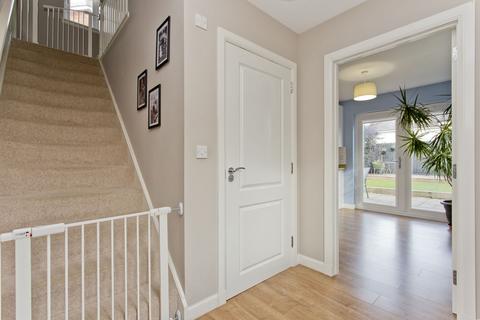 8 Commonwealth Drive, Troon, KA10 7FB