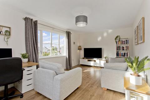 8 Commonwealth Drive, Troon, KA10 7FB