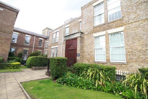 3 bedroom apartment to rent, Princess Park Manor, Royal Drive, London,  N11