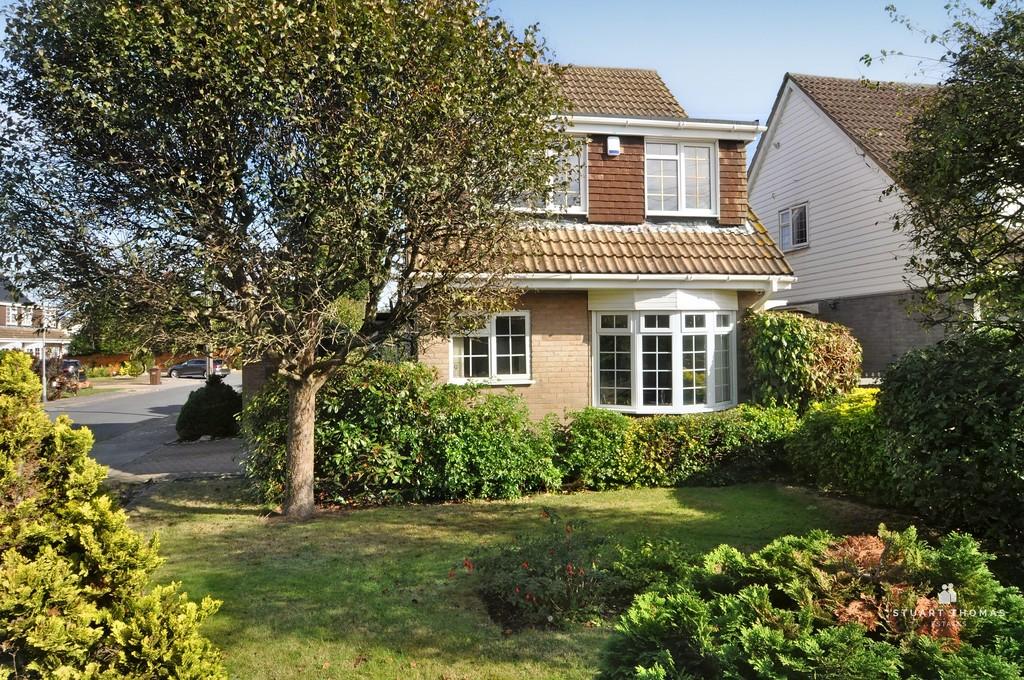 Great Burches Road, Thundersley 3 bed detached house for sale £450,000