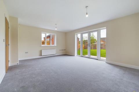 4 bedroom detached house for sale, Uttoxeter Road, Alton