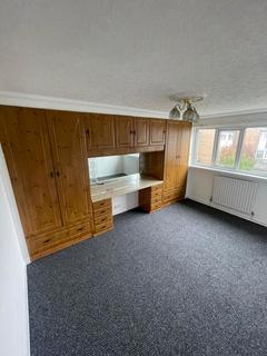 3 bedroom end of terrace house to rent, Lansdowne Close, Bolton