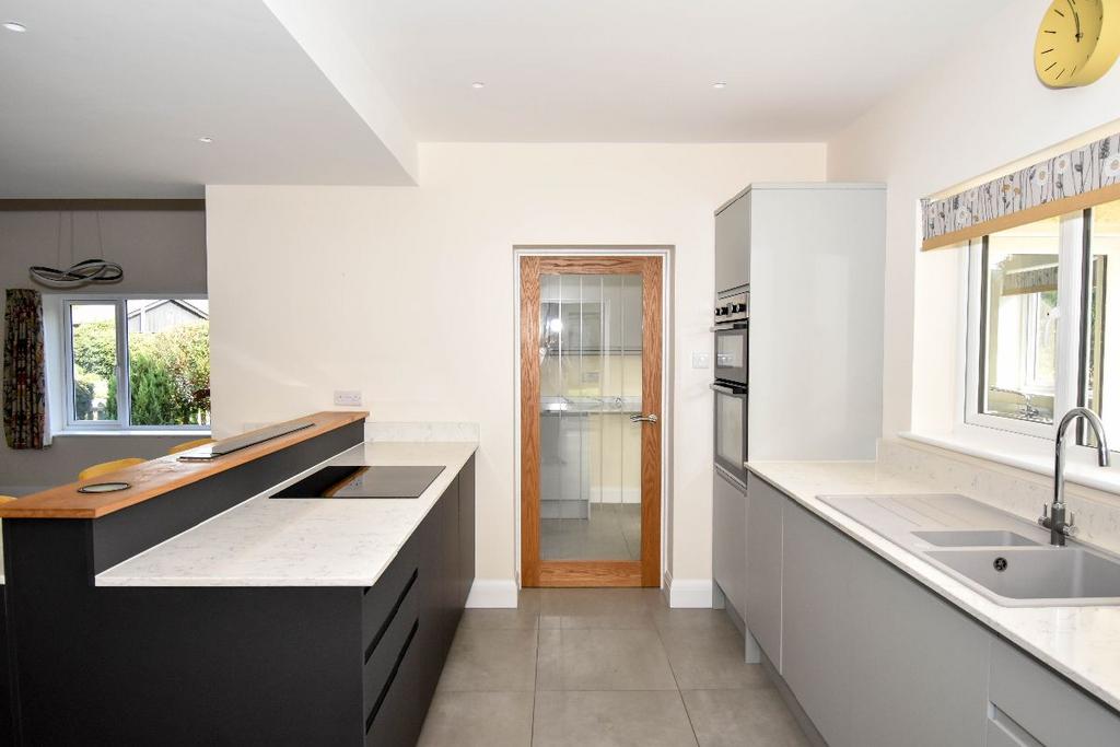 Coombe Bissett, Salisbury SP5 3 bed character property to rent £2,000