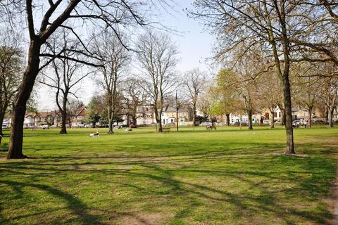 3 bedroom semi-detached house for sale - Spratt Hall Road, Wanstead