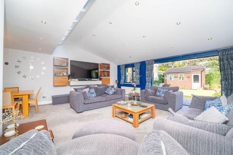 5 bedroom detached house for sale - Alleyn Park, Southall