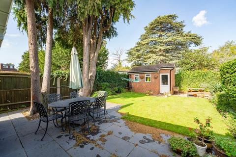 5 bedroom detached house for sale, Alleyn Park, Southall