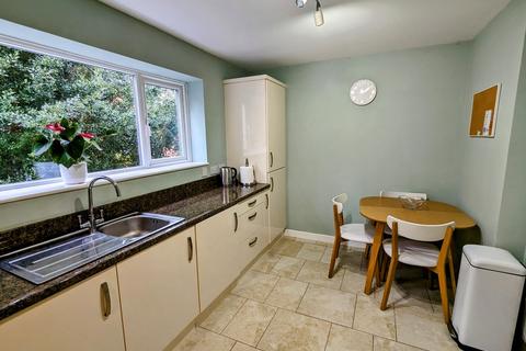 2 bedroom apartment to rent, Derbyshire Road, Sale