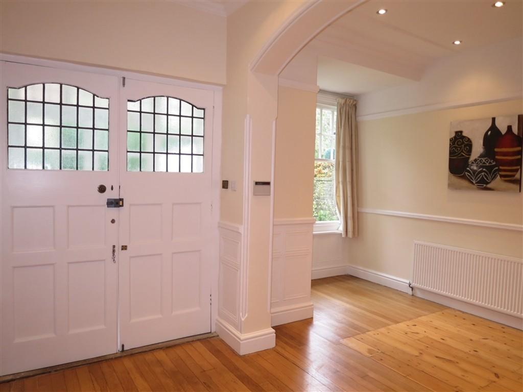 The Cedars, 24 Talbot Avenue, Bournemouth 3 bed flat £1,650 pcm (£381 pw)