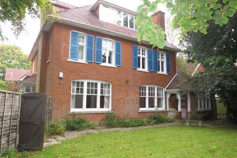3 bedroom flat to rent, The Cedars, 24 Talbot Avenue, Bournemouth