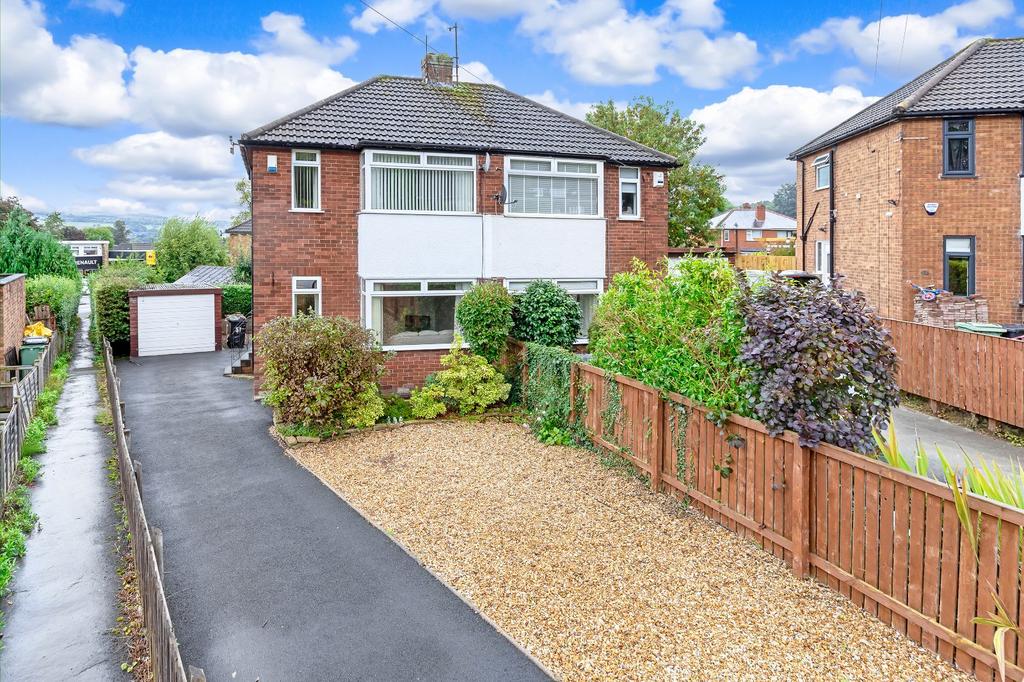 Milner Bank, Otley, West Yorkshire, LS21 3 bed semidetached house £