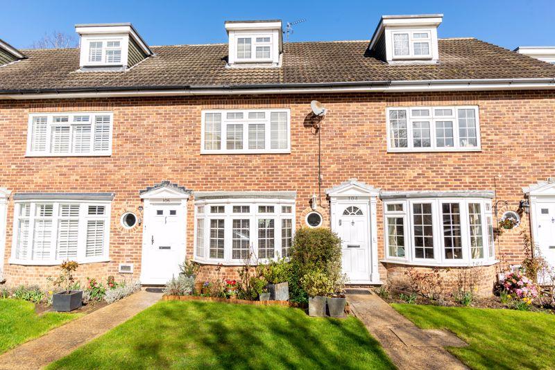 Gainsborough Court, WaltonOnThames 3 bed terraced house for sale £