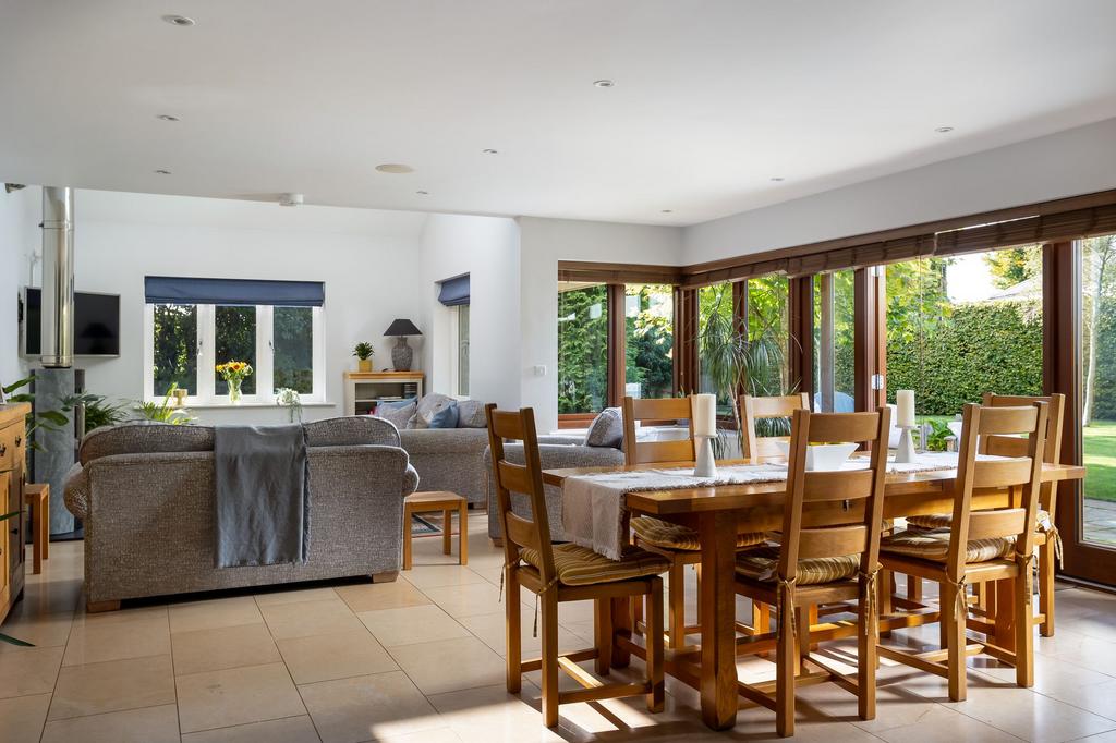 Diner/Family Room