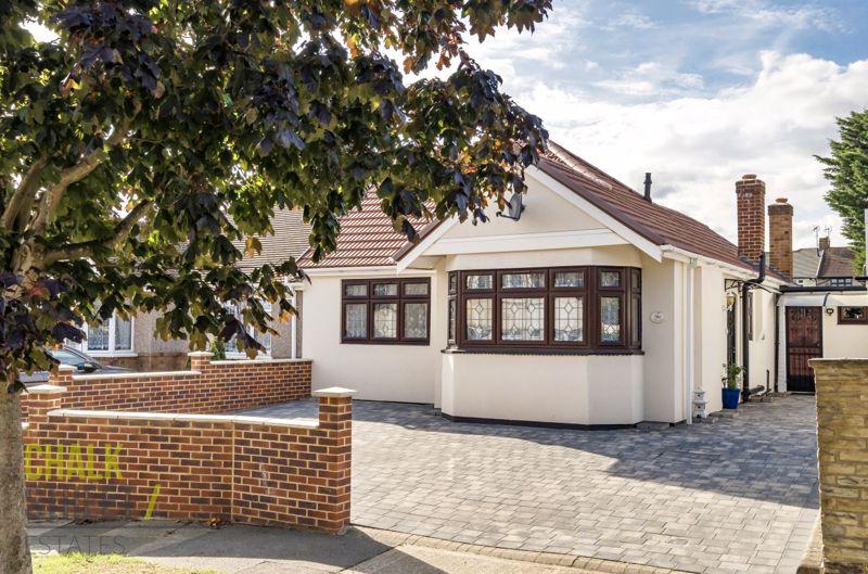 Alma Avenue, Hornchurch, RM12 4 bed semidetached bungalow for sale £