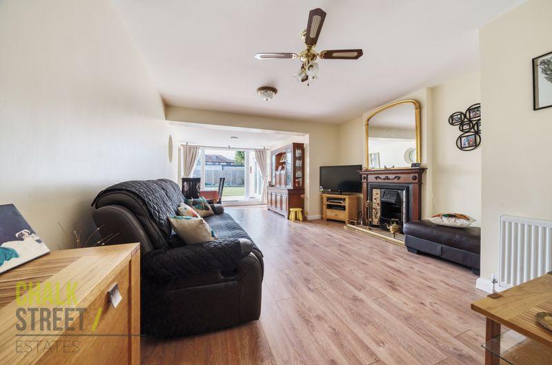 Alma Avenue, Hornchurch, RM12 4 bed semidetached bungalow for sale £