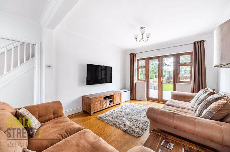 Cambridge Avenue, Gidea Park, RM2 3 bed terraced house for sale £475,000