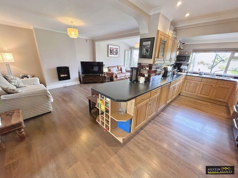 PORTLAND ROAD, WYKE REGIS, WEYMOUTH 4 bed detached house for sale £