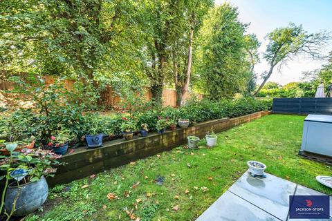 5 Asplands Close, Woburn Sands, Milton Keynes, MK17 8PD