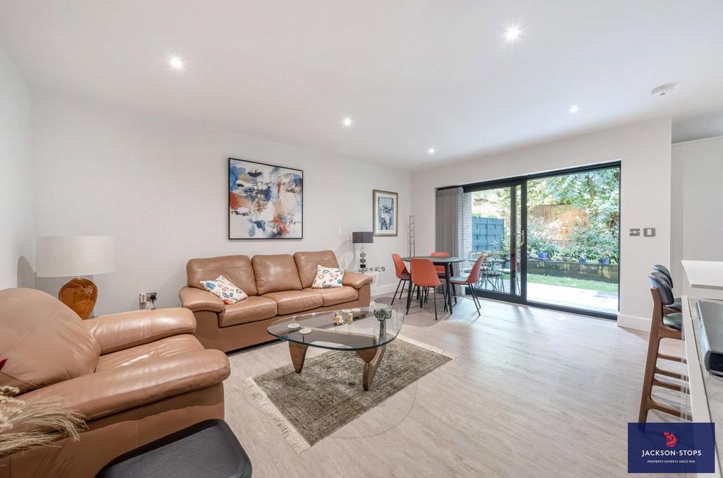 Sitting/Dining Room